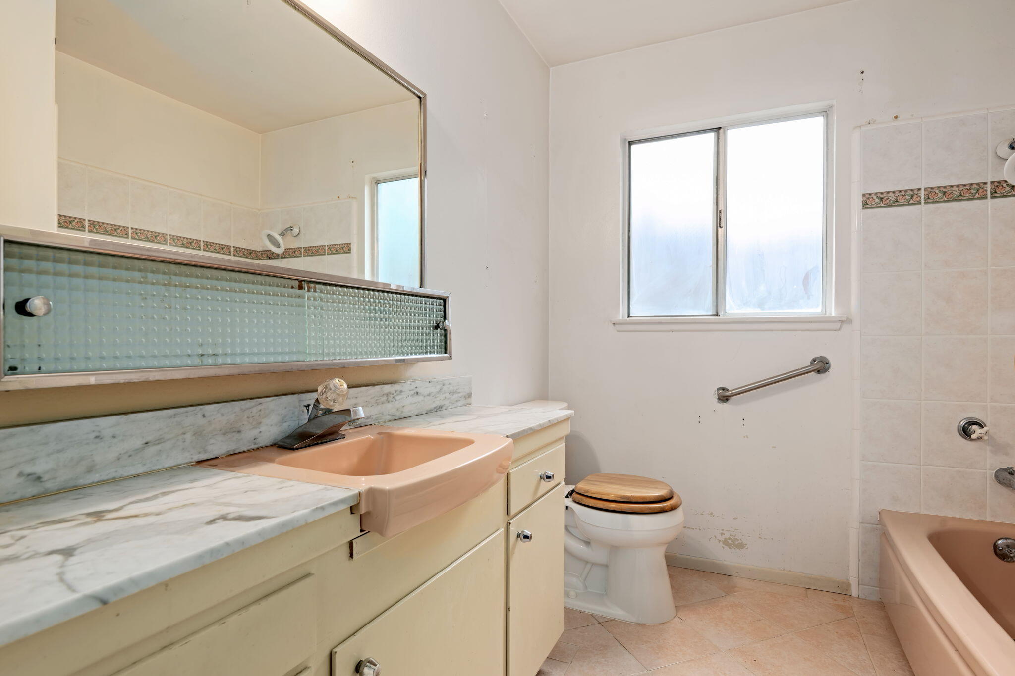 53 Walnut Lane Santa Barbara, CA 93111 - Photo 21 of 29 20 - Bathroom 1