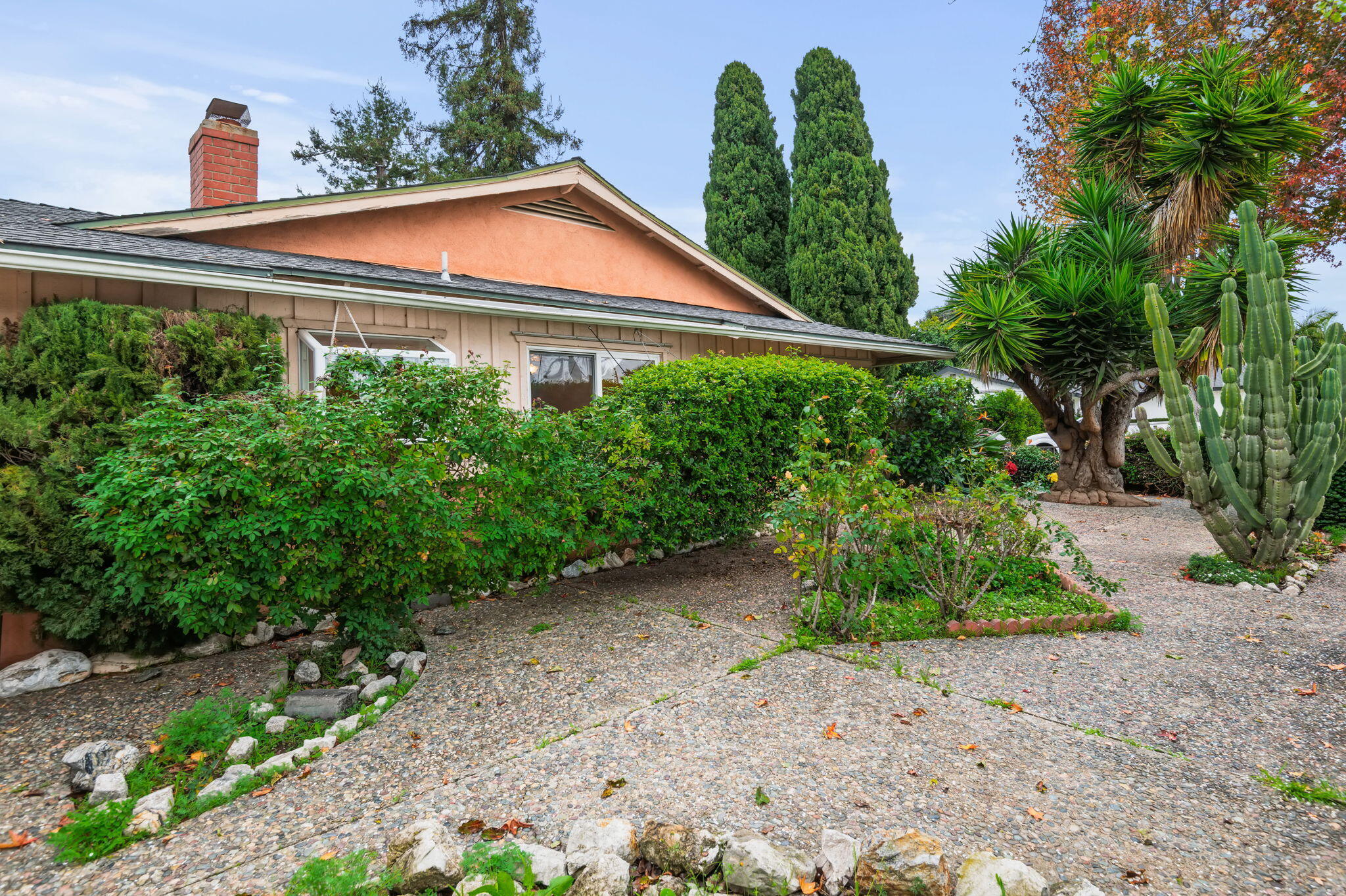 53 Walnut Lane Santa Barbara, CA 93111 - Photo 4 of 29 03 - Front Yard