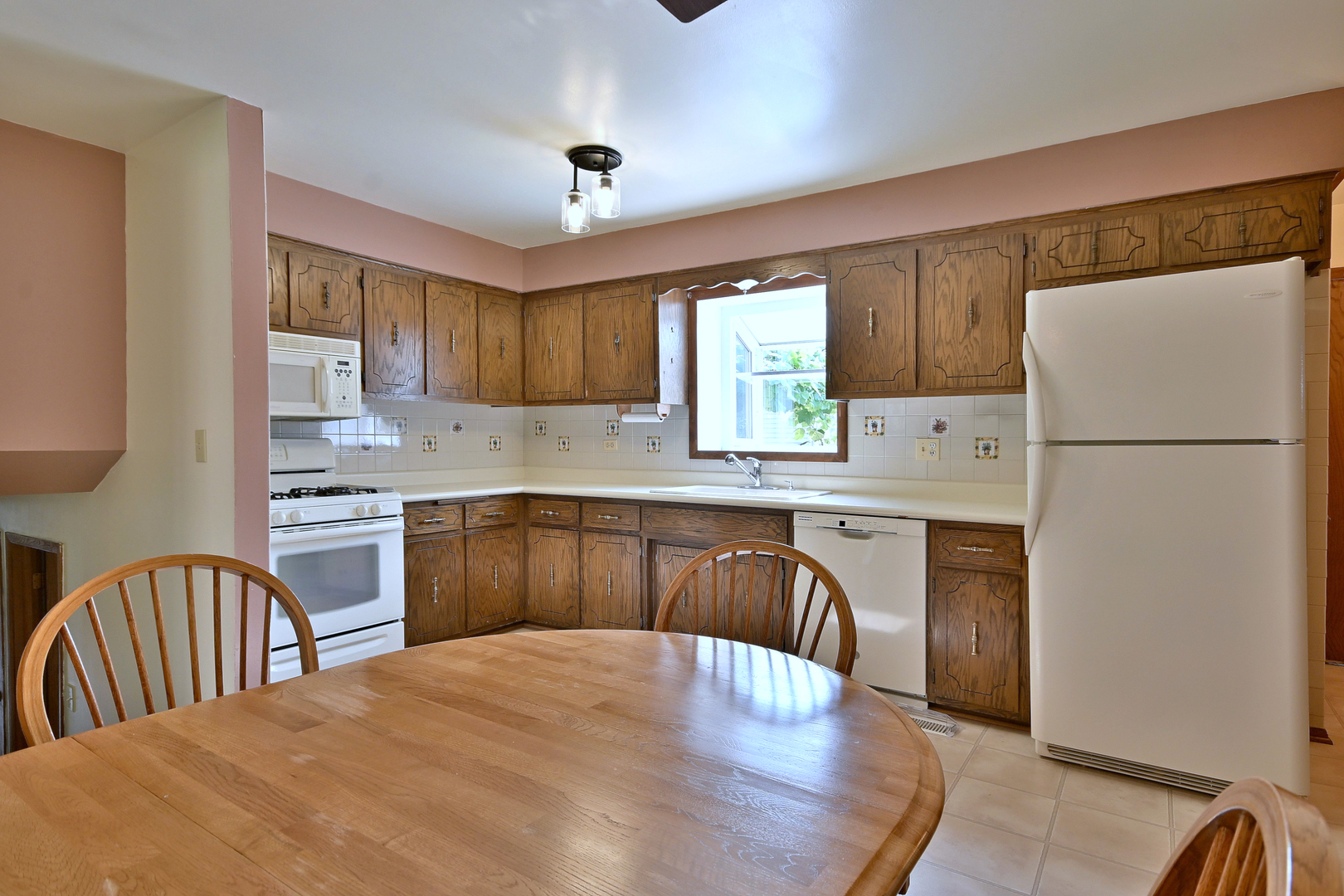 657 Sable Drive Addison, IL 60101 - Photo 9 of 27 Gallery Image 9