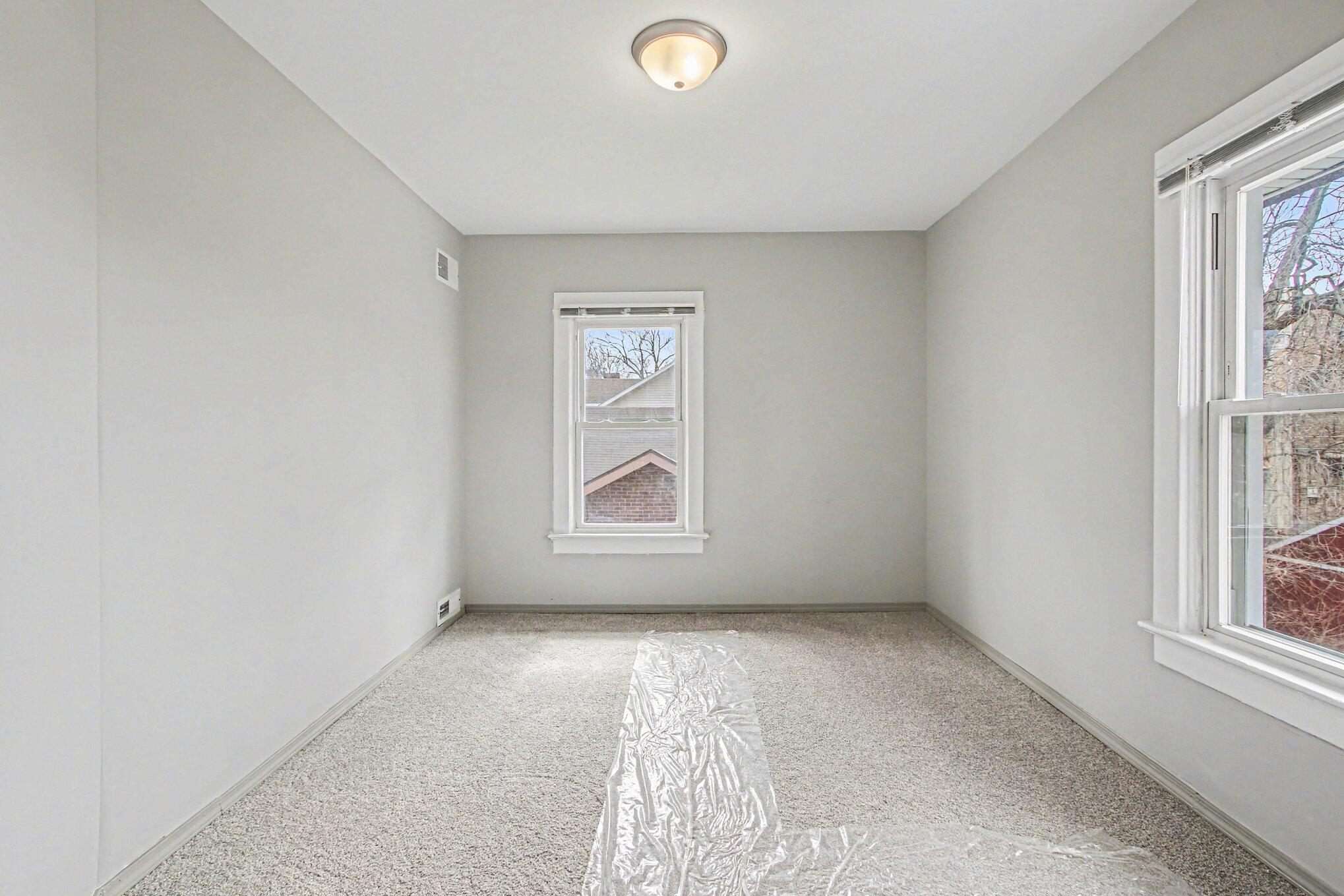 5962 Park Place Hammond, IN 46320 - Photo 13 of 20 an empty room with windows