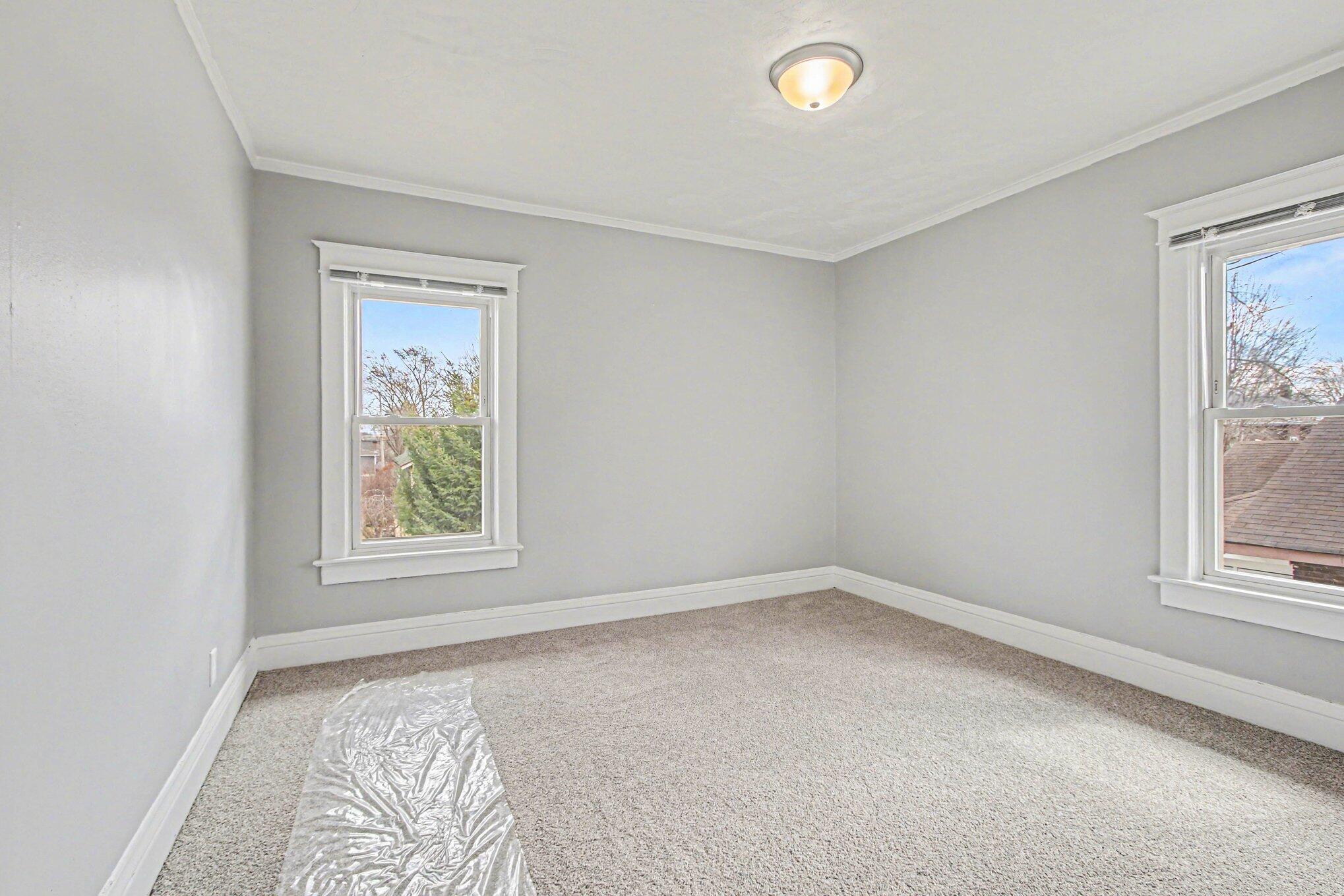 5962 Park Place Hammond, IN 46320 - Photo 16 of 20 an empty room with windows
