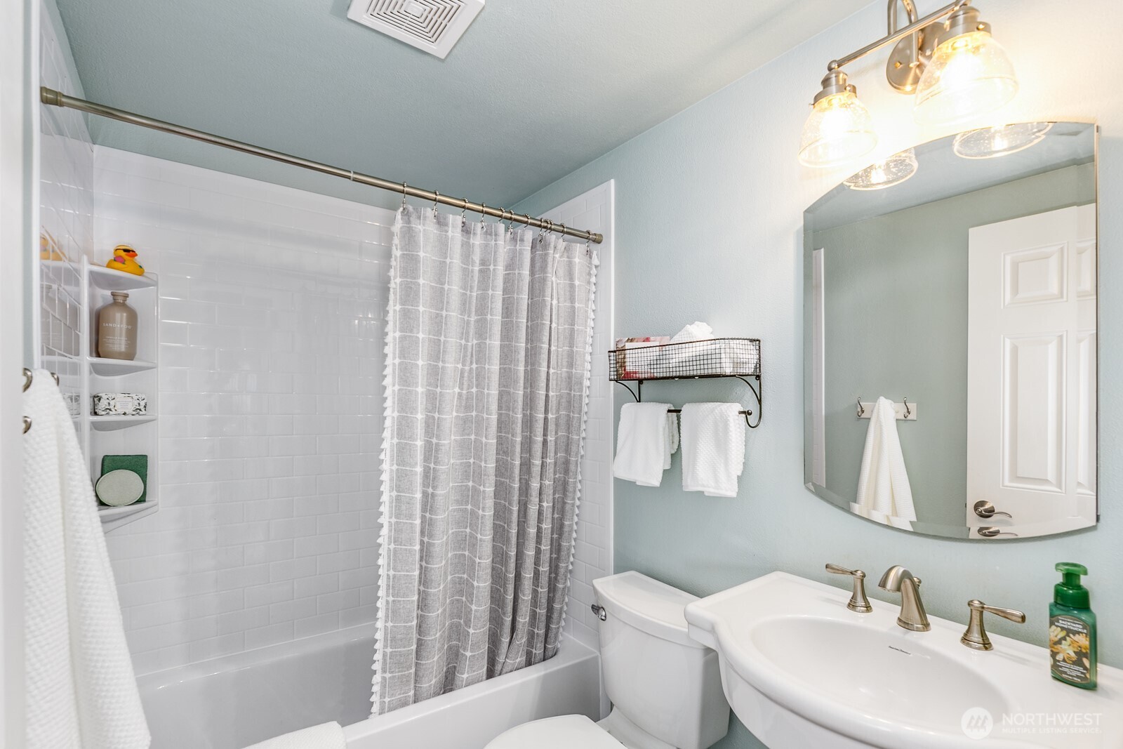 8822 216th Street Southwest Edmonds, WA 98026 - Photo 11 of 24