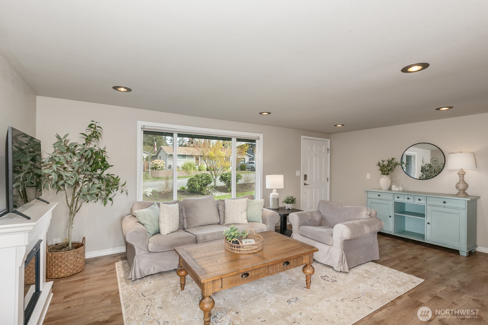 8822 216th Street Southwest Edmonds, WA 98026 - Photo 4 of 24