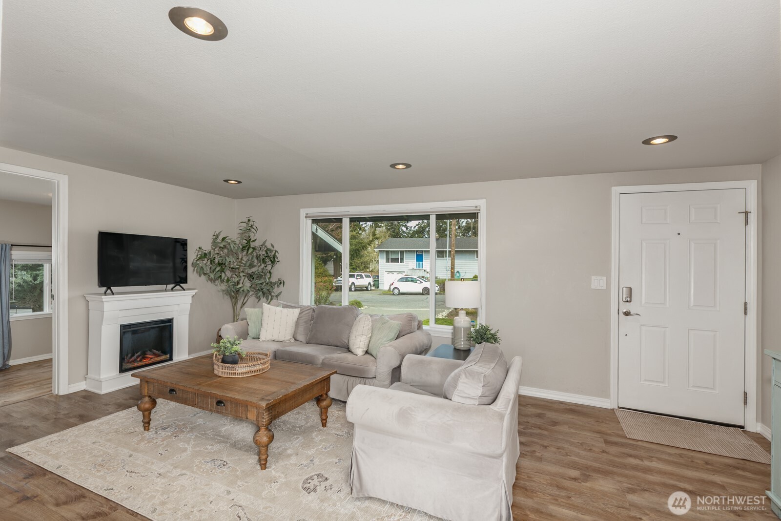 8822 216th Street Southwest Edmonds, WA 98026 - Photo 5 of 24