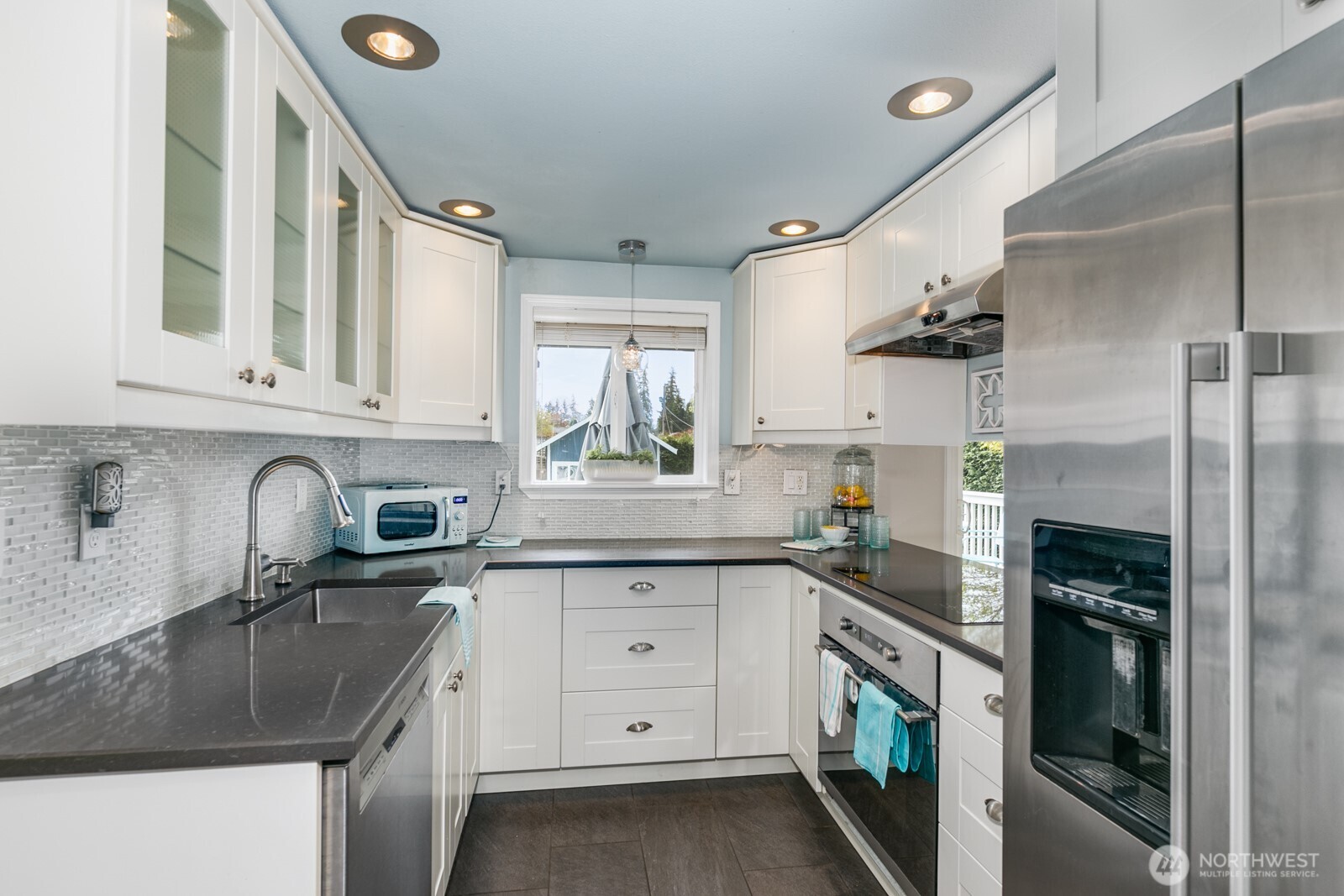 8822 216th Street Southwest Edmonds, WA 98026 - Photo 6 of 24