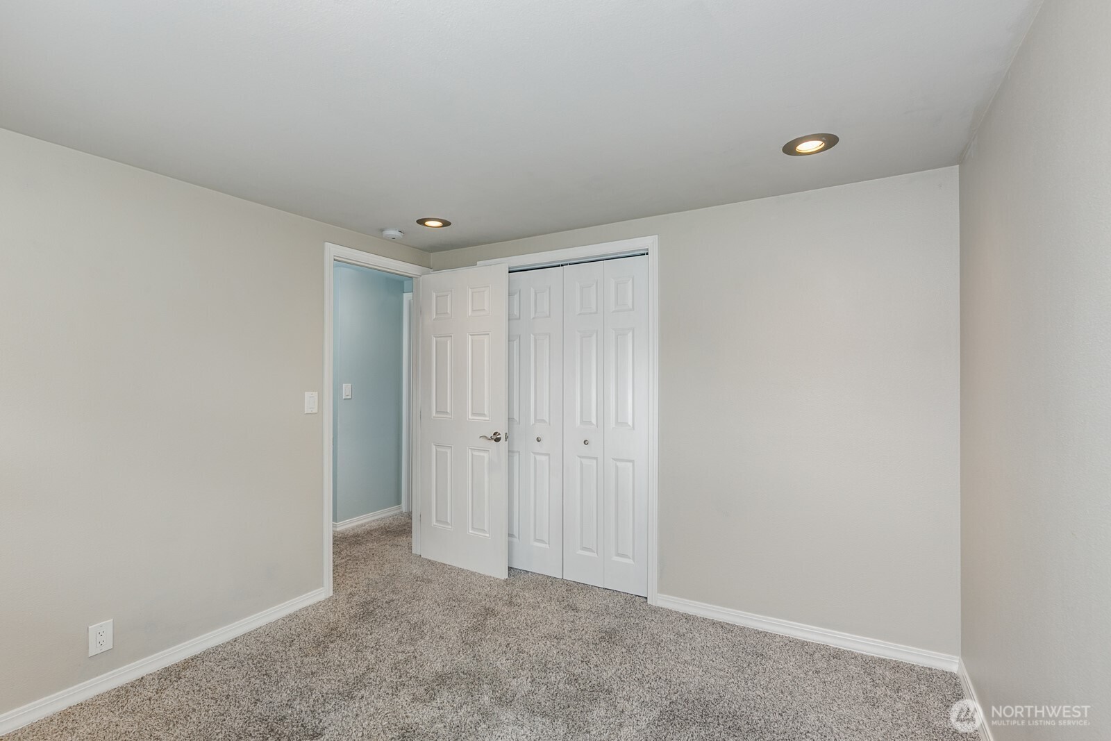 8822 216th Street Southwest Edmonds, WA 98026 - Photo 10 of 24