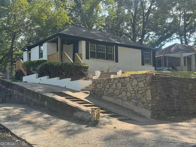 a front view of house with yard