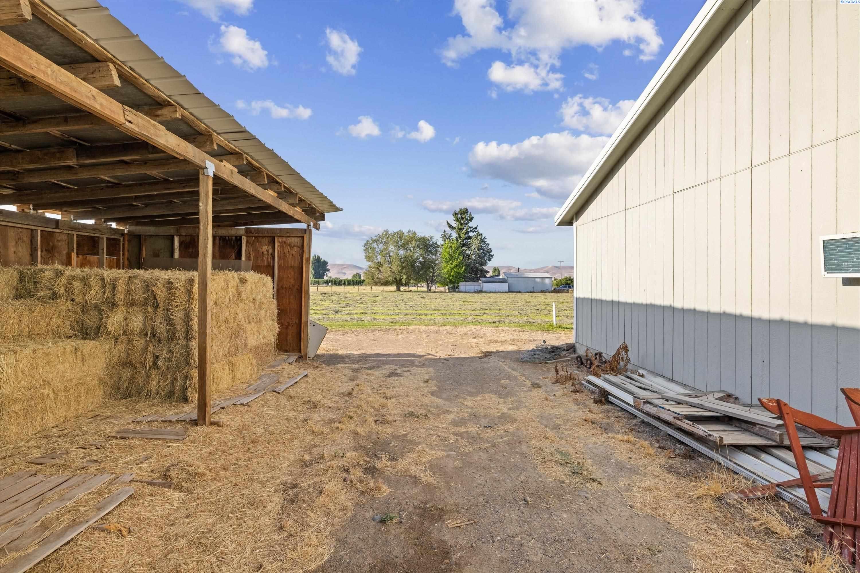 18401 South Griffin Road Prosser, WA 99350 - Photo 33 of 35 Gallery Image 33