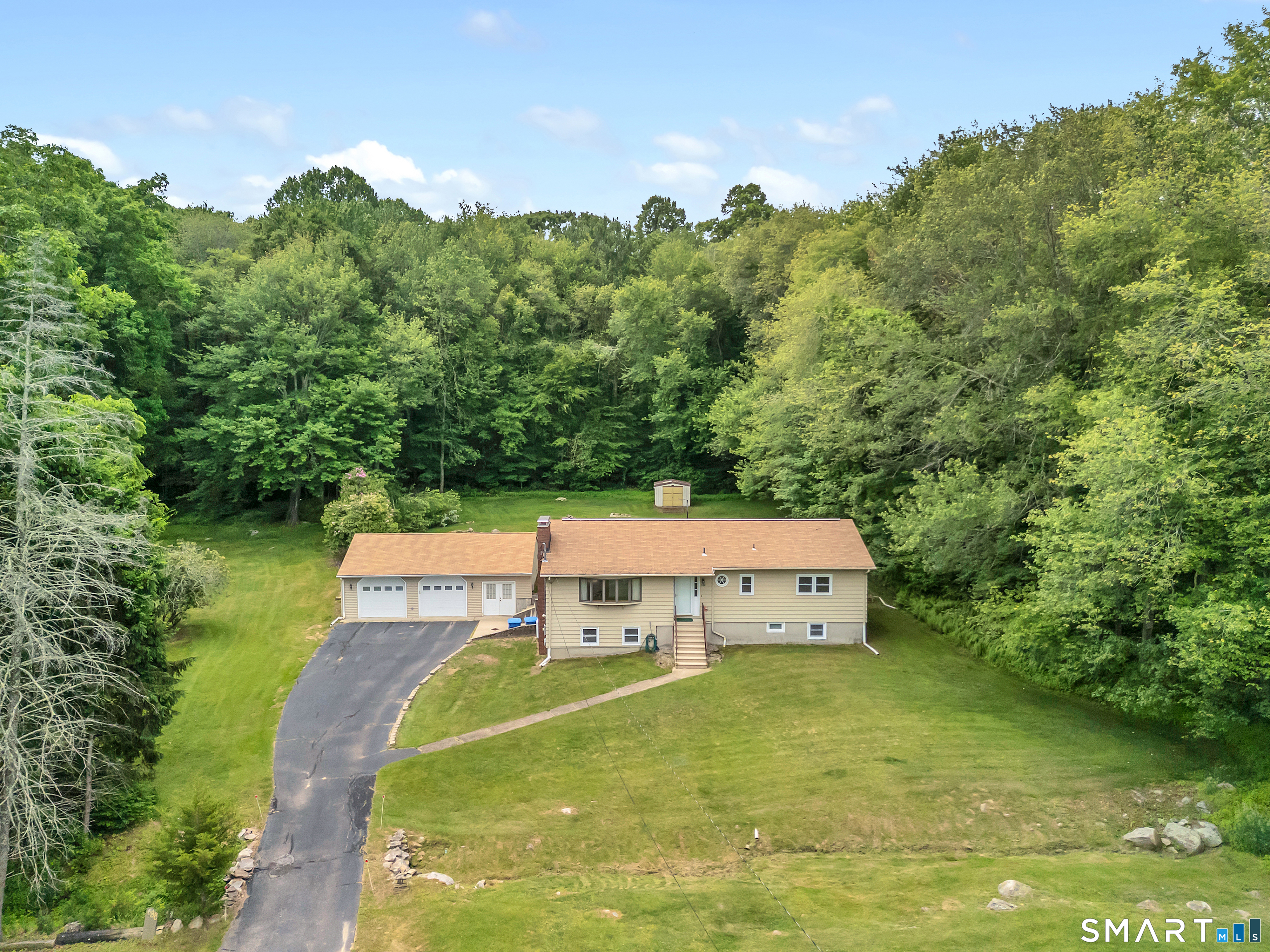 688 Raymond Hill Road Montville, CT 06370 - Photo 4 of 40