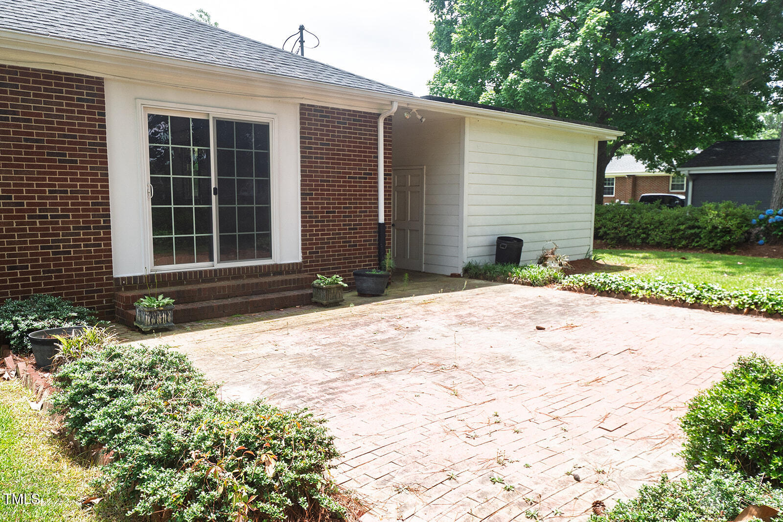 205 North Augusta Avenue Benson, NC 27504 - Photo 22 of 22 a front view of a house