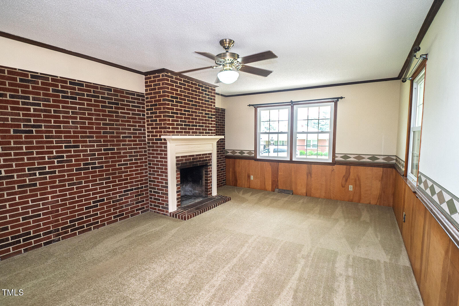 205 North Augusta Avenue Benson, NC 27504 - Photo 5 of 22 a view of a livingroom with a fireplace