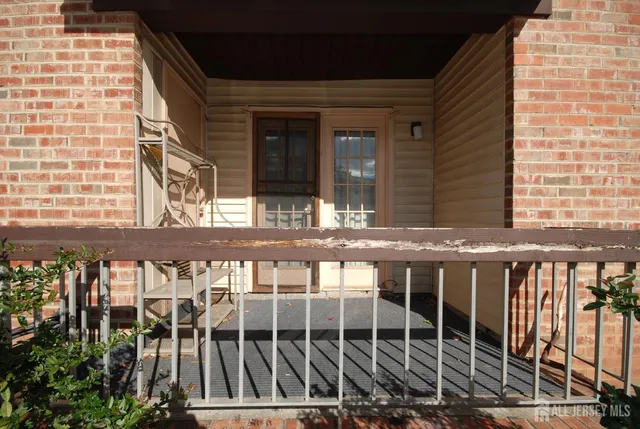 $2,500 | 202 Green Hollow Drive, Iselin, NJ 08830