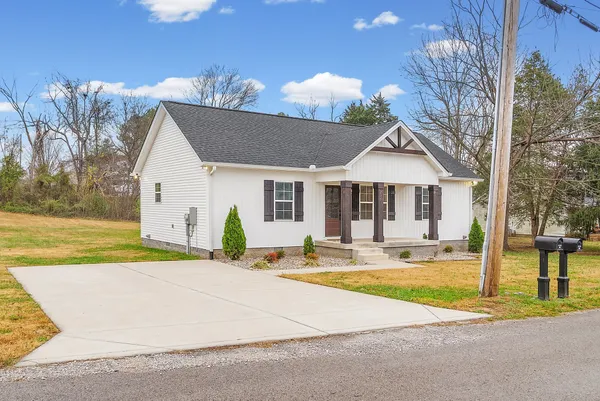 $299,900 | 205 Maple Street, Adams, TN 37010