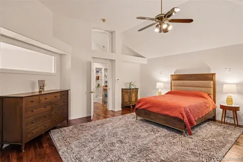 a bench is sitting in front of a building