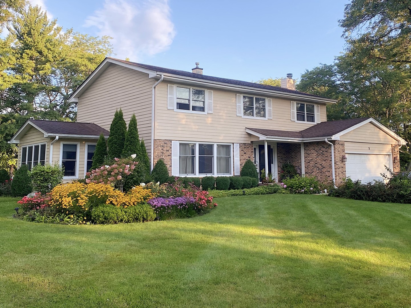 9 Aberdeen Road Hawthorn Woods, IL 60047 - Photo 1 of 22 Gallery Image 1