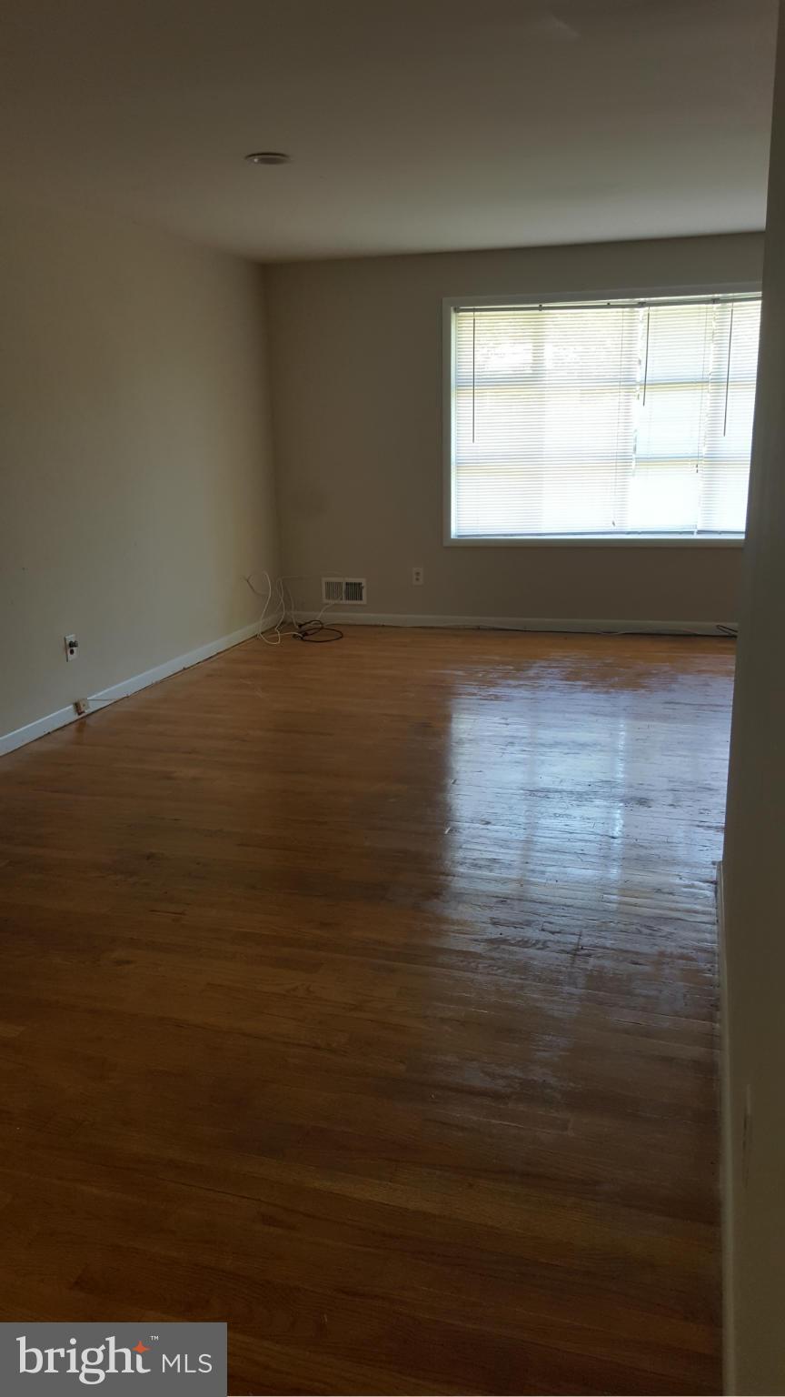 12116 Arbie Road Silver Spring, MD 20904 - Photo 5 of 16 Living Room
