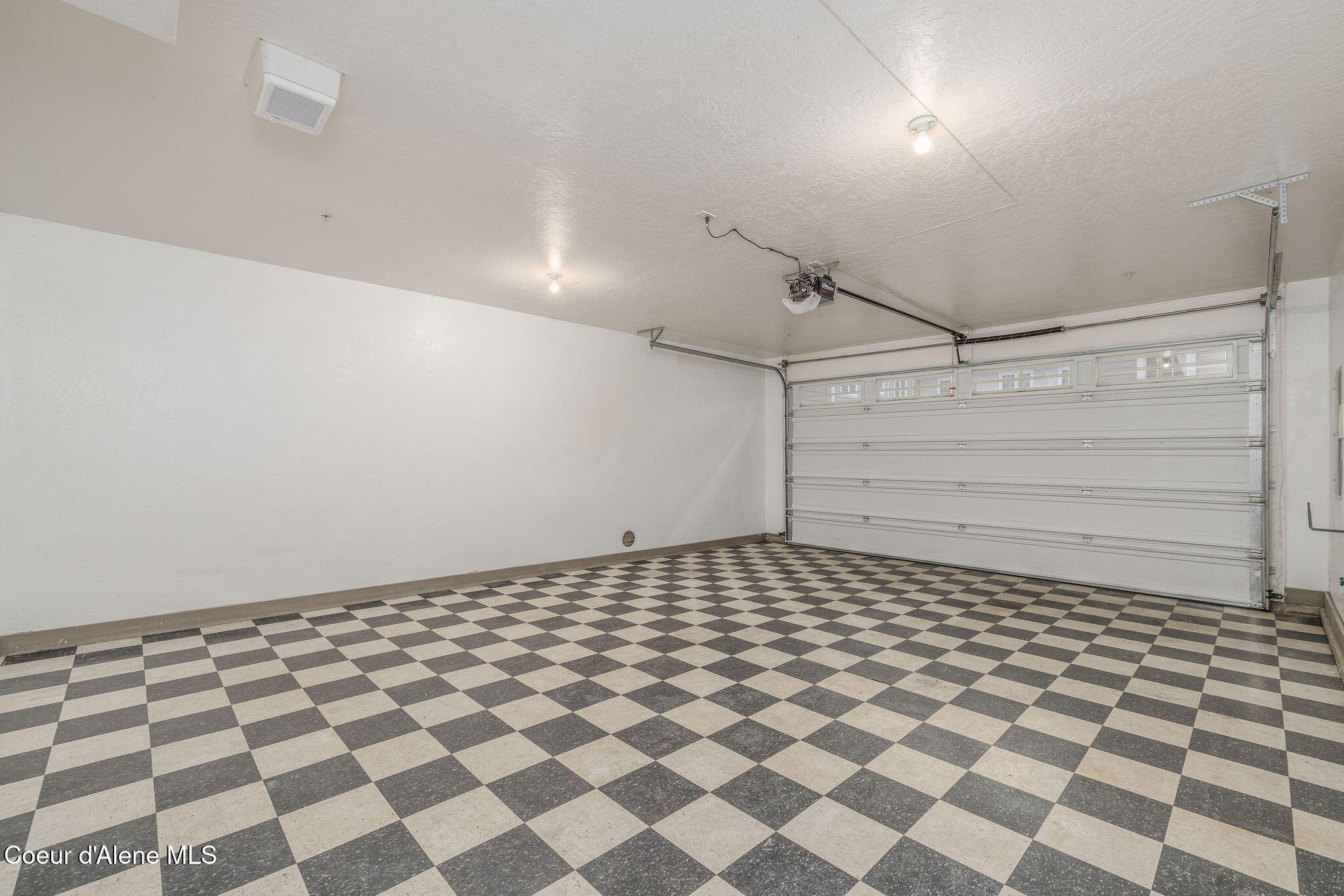 4444 Greenchain Loop, Unit 3 Coeur D'Alene, ID 83814 - Photo 20 of 28 21-IMG_9997-HDR-Edit