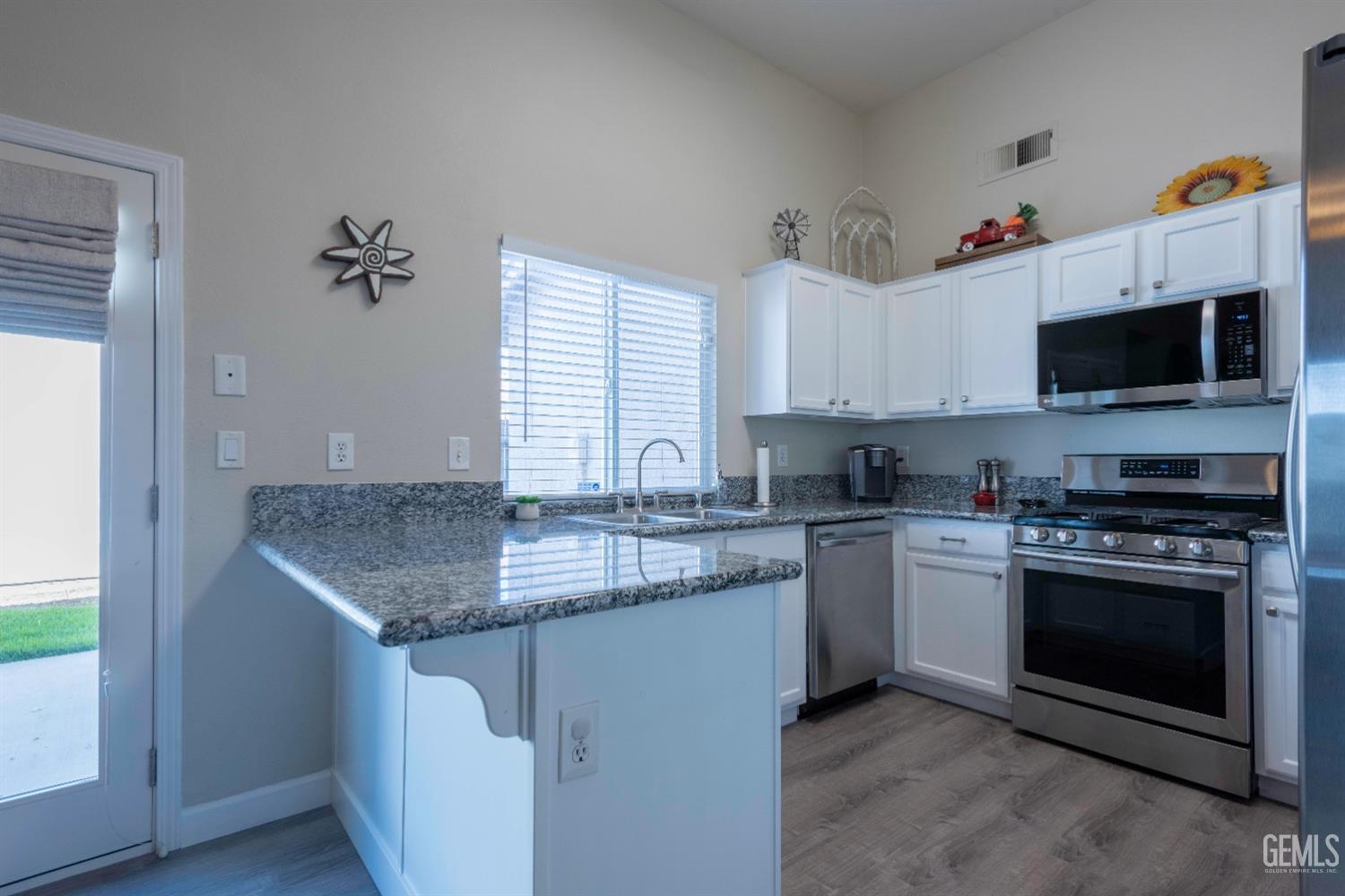 Undisclosed Address Bakersfield, CA 93313 - Photo 6 of 21