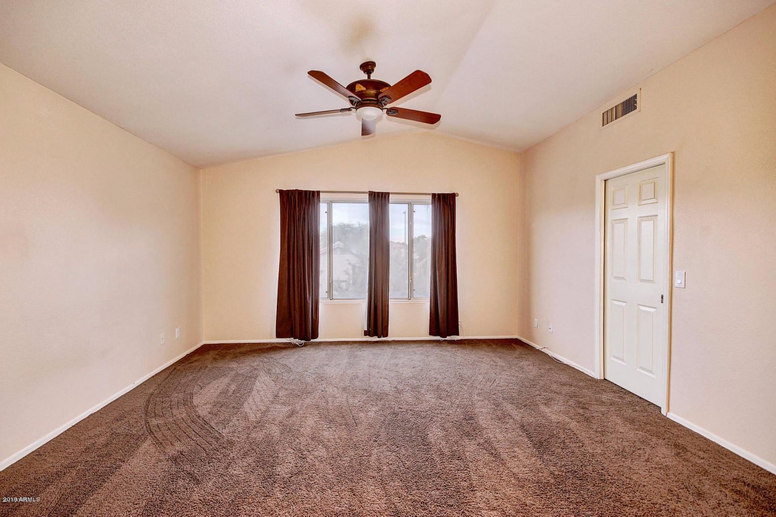 886 West Bruce Avenue Gilbert, AZ 85233 - Photo 20 of 29 20161101161248426952000000-o