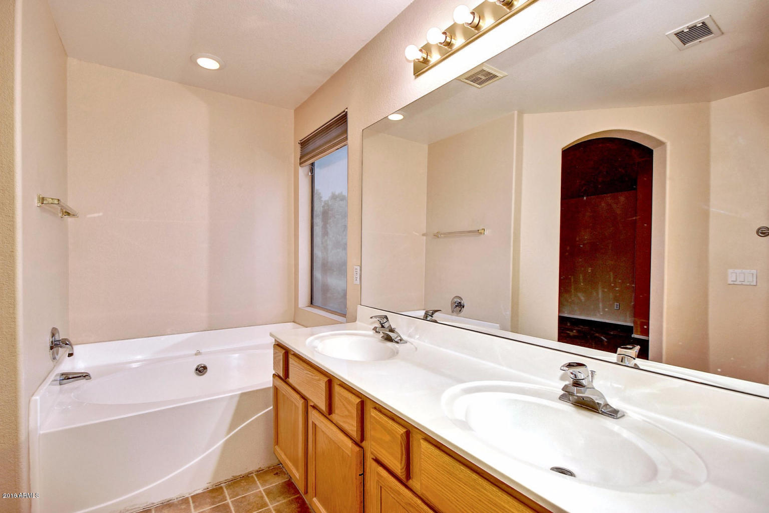 886 West Bruce Avenue Gilbert, AZ 85233 - Photo 24 of 29 20161101161304993920000000-o