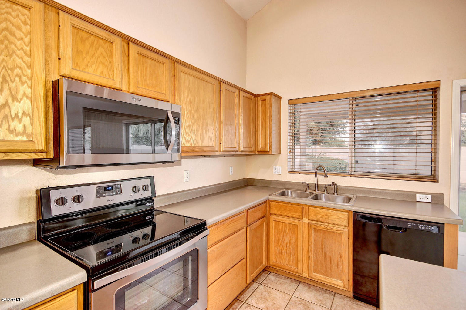 886 West Bruce Avenue Gilbert, AZ 85233 - Photo 8 of 29 20161101161209364404000000-o