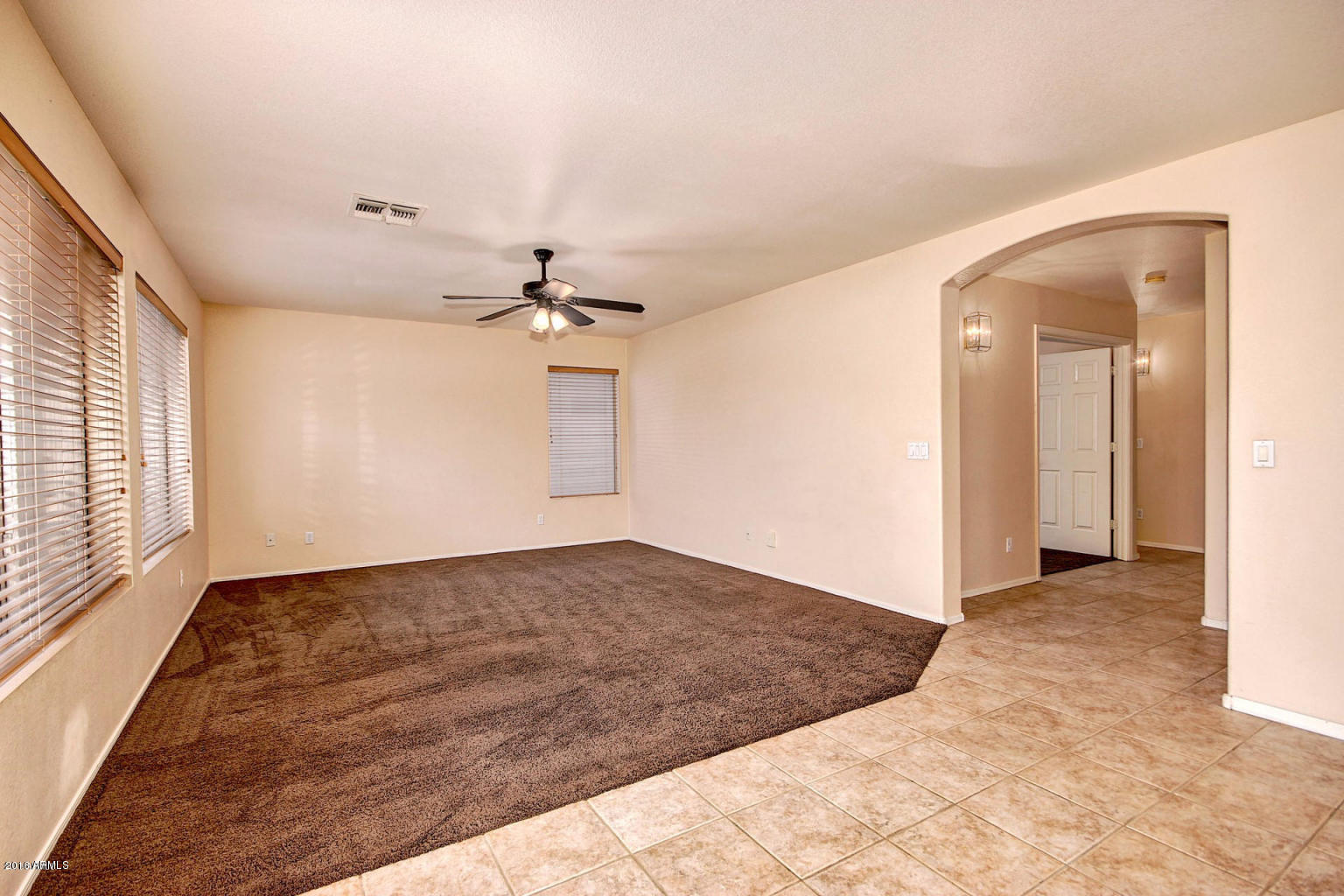 886 West Bruce Avenue Gilbert, AZ 85233 - Photo 10 of 29 20161101161215313711000000-o