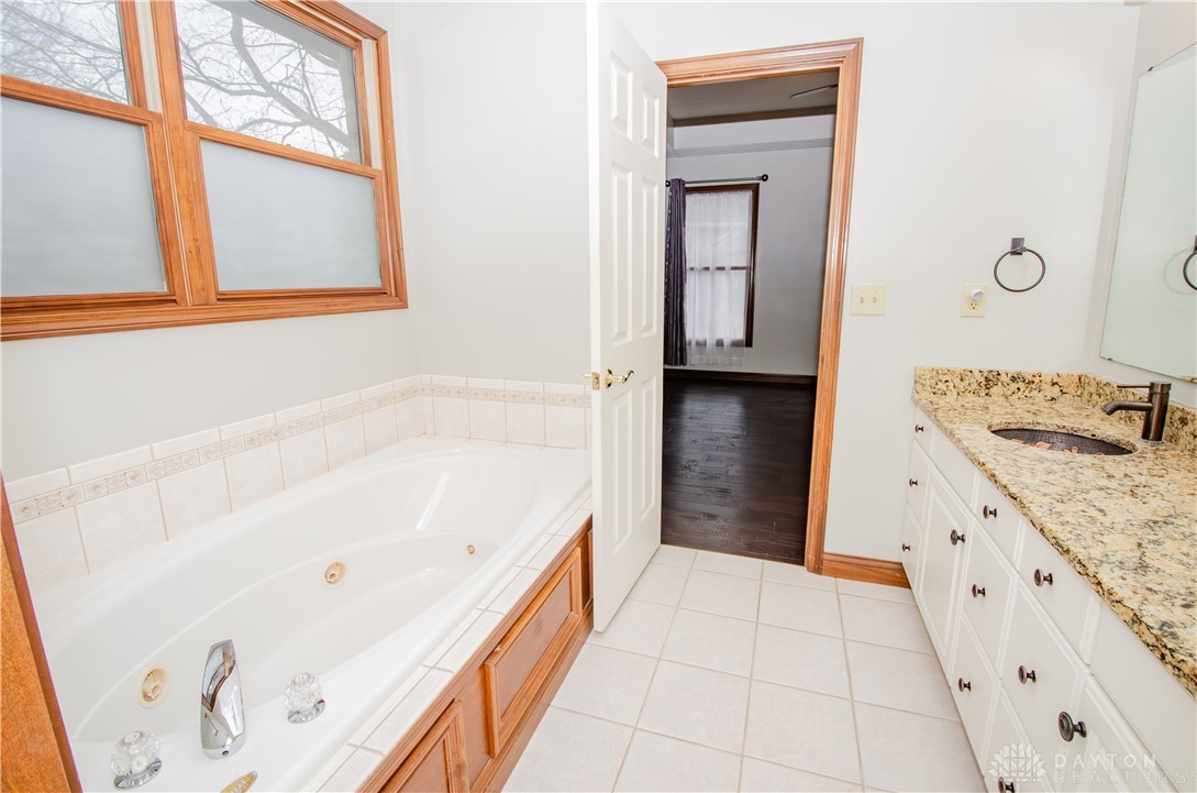 2719 Sycamore Ridge Court Dayton, OH 45431 - Photo 21 of 44 Master Bath