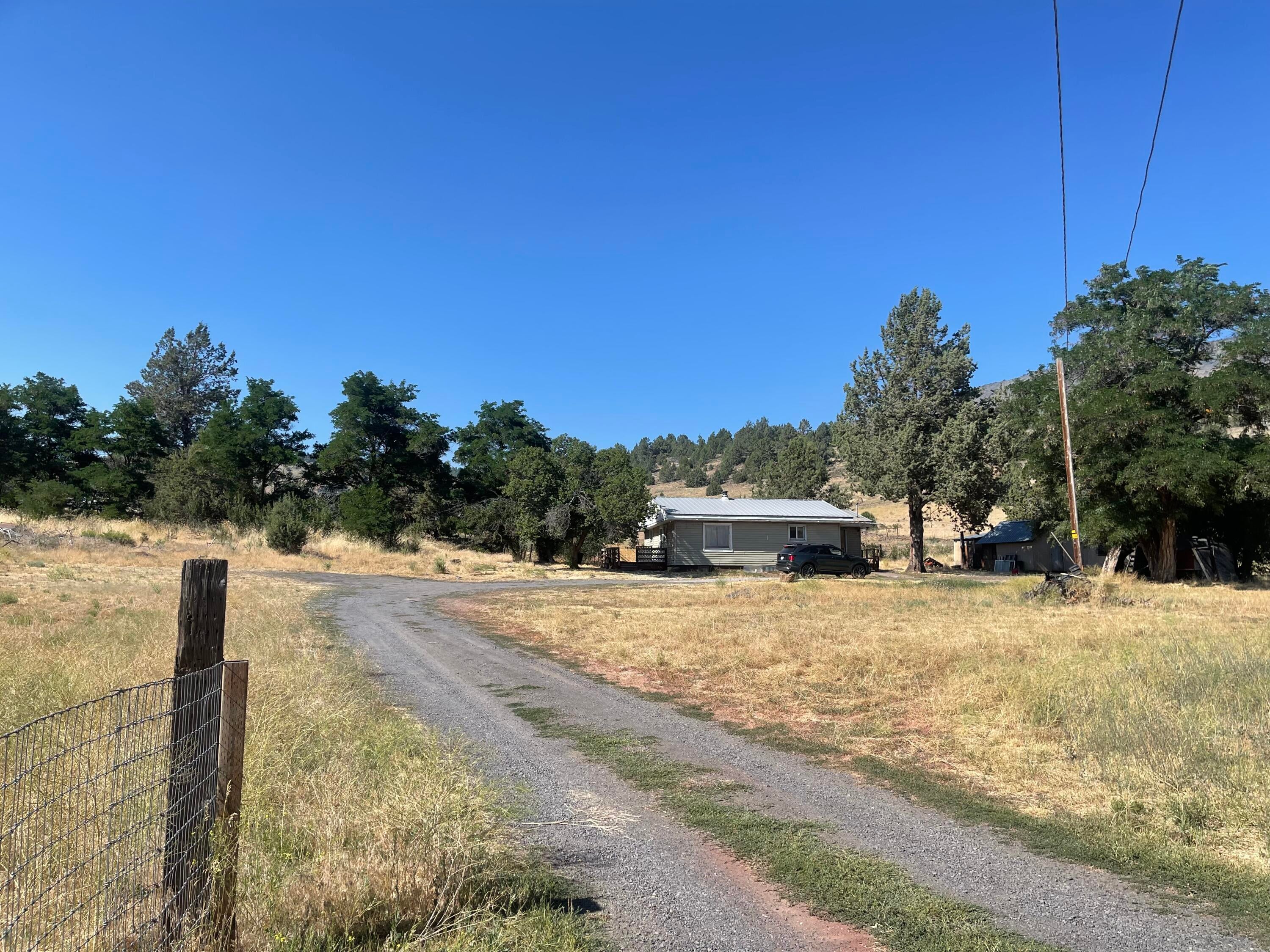 6067 Uhrmann Road Klamath Falls, OR 97601 - Photo 2 of 19 IMG_2627