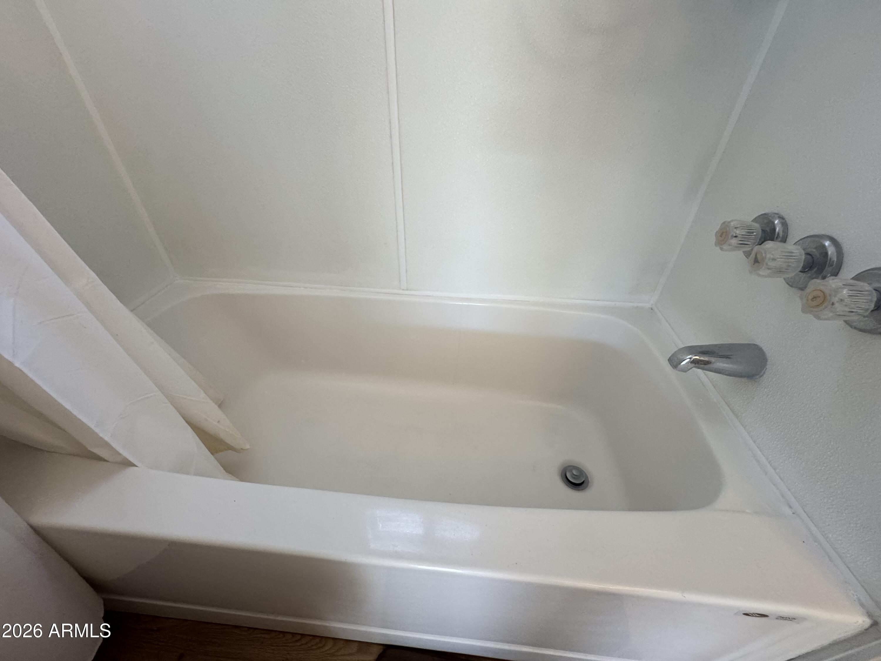 269 North Winchester Road, Unit 36 Apache Junction, AZ 85119 - Photo 13 of 19 a bathroom with a bathtub