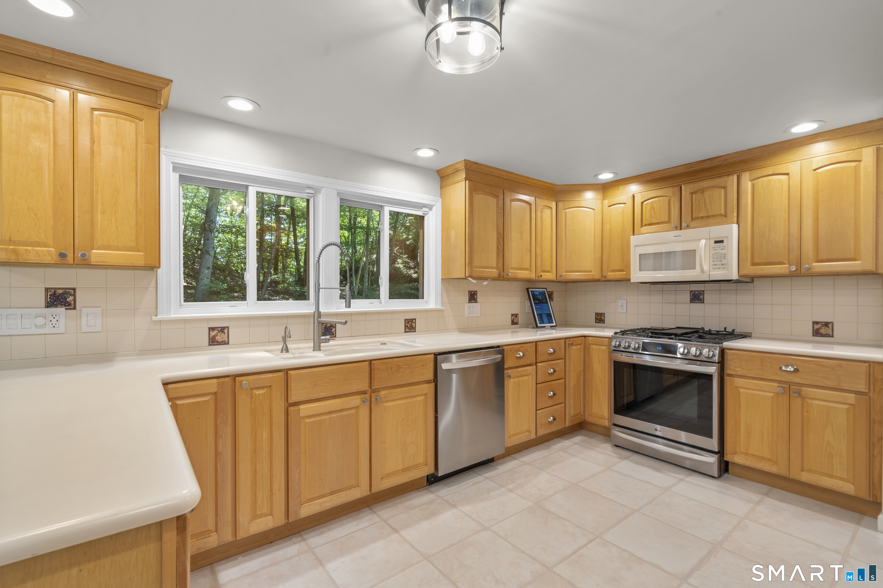 45 Edwards Road Bethany, CT 06524 - Photo 13 of 38 Gallery Image 13