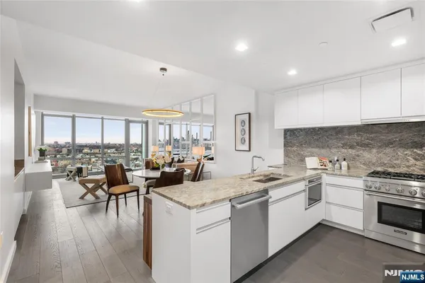 $5,800 | 320 Adolphus Avenue, Unit 1107, Cliffside Park, NJ 07010
