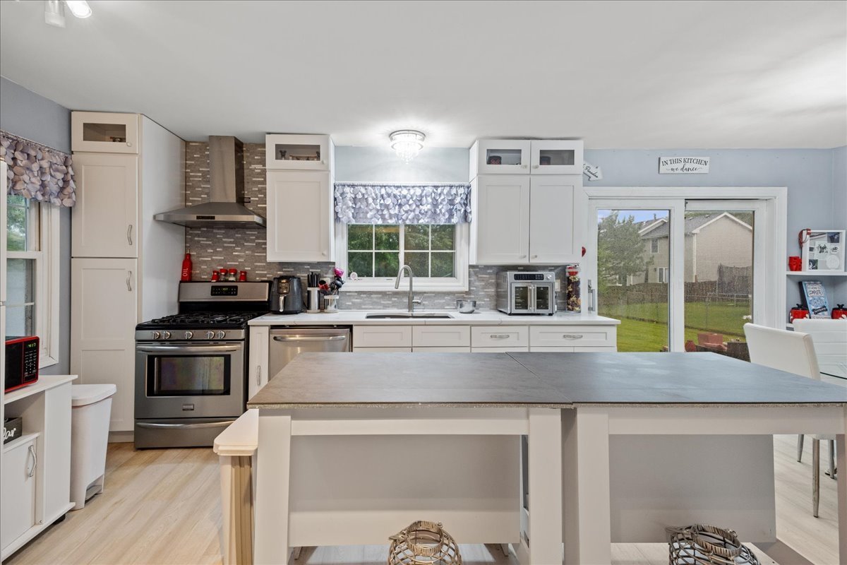 75 Rodenburg Road Roselle, IL 60172 - Photo 4 of 24