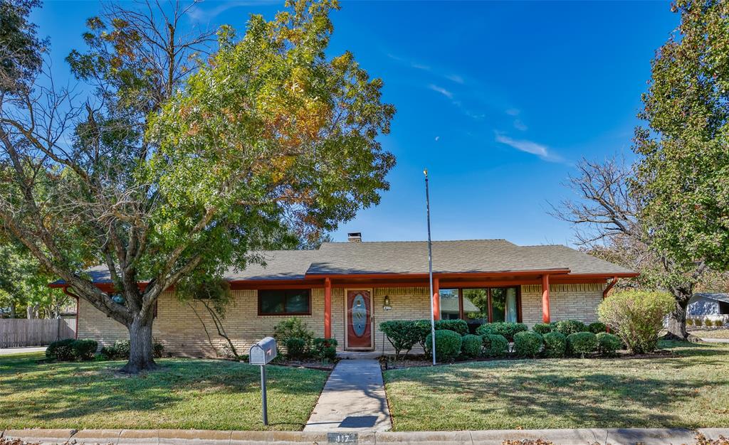 417 Willow Way Gainesville, TX 76240 - Photo 12 of 40 a view of a house with a yard