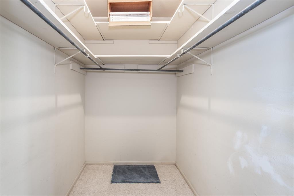 417 Willow Way Gainesville, TX 76240 - Photo 26 of 40 a view of closet