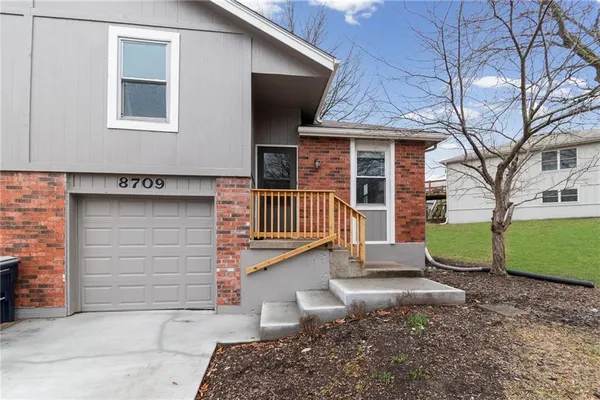 $235,000 | 8709 North Hull Avenue, Kansas City, MO 64154