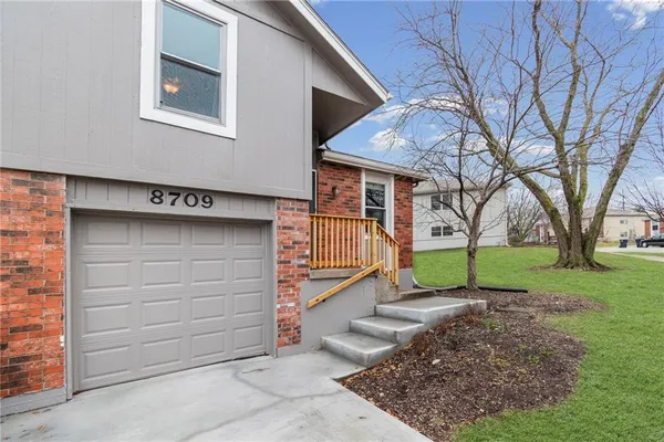 $235,000 | 8709 North Hull Avenue, Kansas City, MO 64154