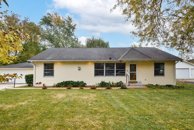 $350,000 | 3517 Glen Flora Avenue, Gurnee, IL 60031