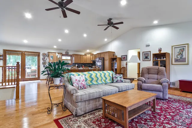 $350,000 | 3517 Glen Flora Avenue, Gurnee, IL 60031