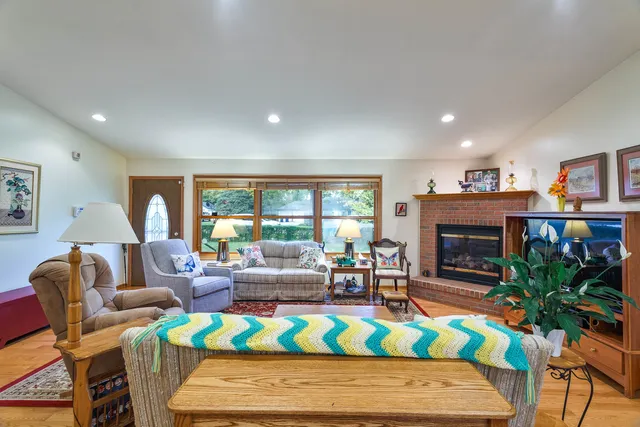 $350,000 | 3517 Glen Flora Avenue, Gurnee, IL 60031