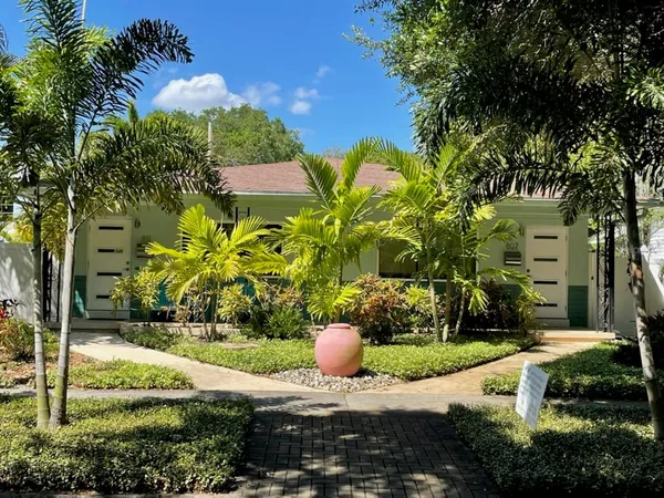 $2,565 | 807 26th Avenue North, St. Petersburg, FL 33704