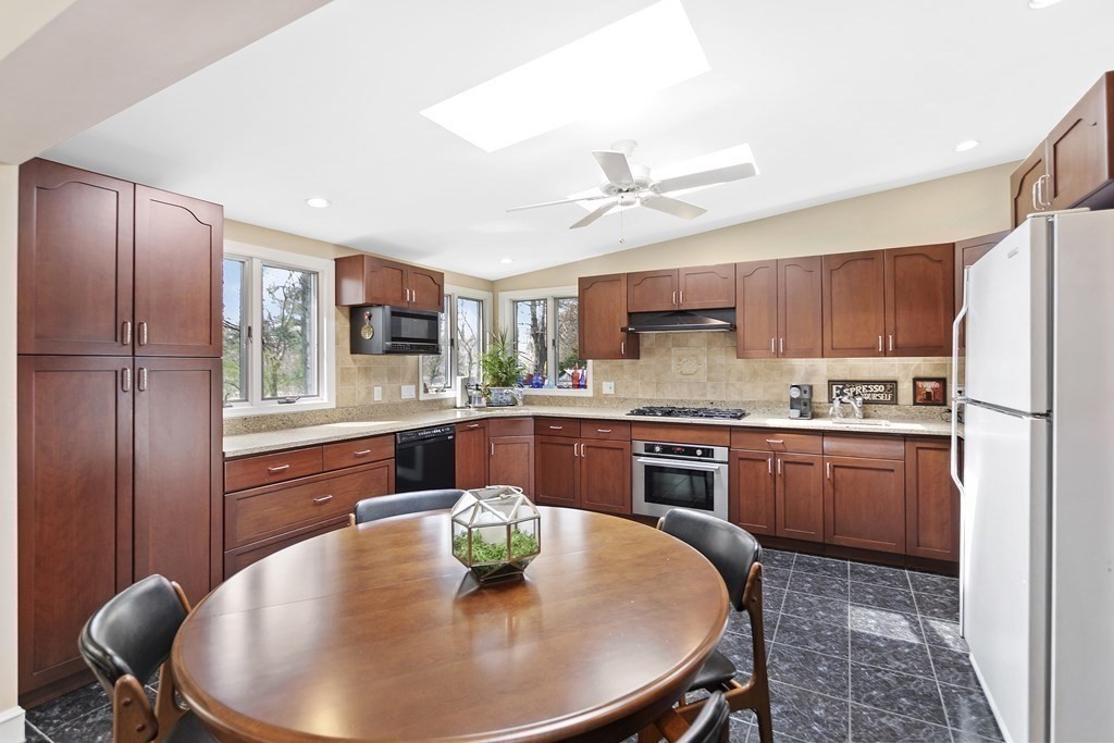 71 East Quinobequin Road Newton, MA 02462 - Photo 5 of 19