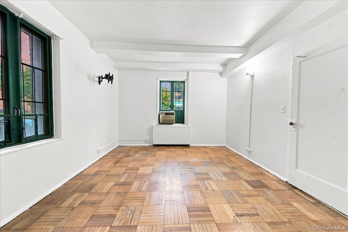 1589 Unionport Road, Unit ME Bronx, NY 10462 - Photo 11 of 16 Gallery Image 11