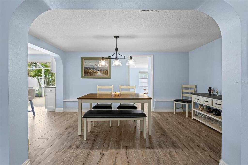 210 Wisteria Road Venice, FL 34293 - Photo 16 of 75 Gallery Image 16