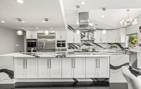 $2,475,000 | 5 Glen Hill Court, Dix Hills, NY 11746