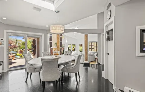 $2,475,000 | 5 Glen Hill Court, Dix Hills, NY 11746