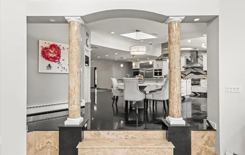 $2,475,000 | 5 Glen Hill Court, Dix Hills, NY 11746