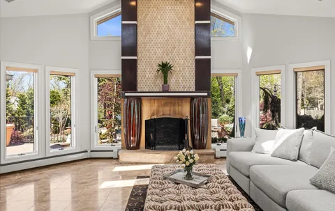 $2,475,000 | 5 Glen Hill Court, Dix Hills, NY 11746