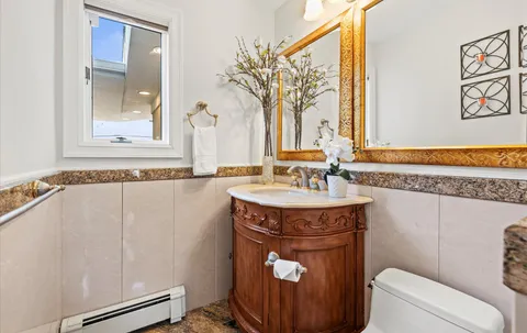 $2,475,000 | 5 Glen Hill Court, Dix Hills, NY 11746