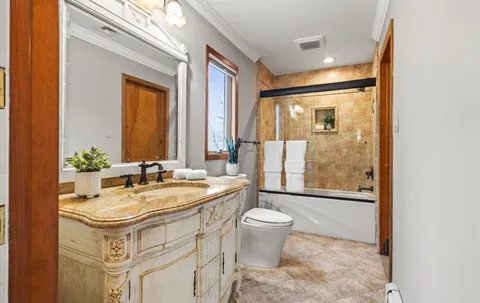 $2,475,000 | 5 Glen Hill Court, Dix Hills, NY 11746