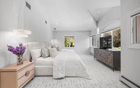 $2,475,000 | 5 Glen Hill Court, Dix Hills, NY 11746